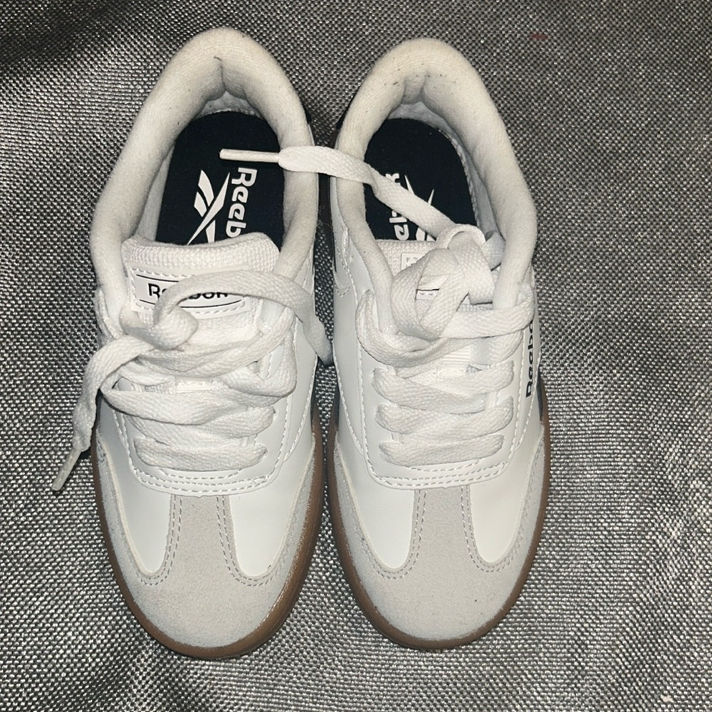 Brand New Reebok Vector Smash "White/Black/Gum size 11c
